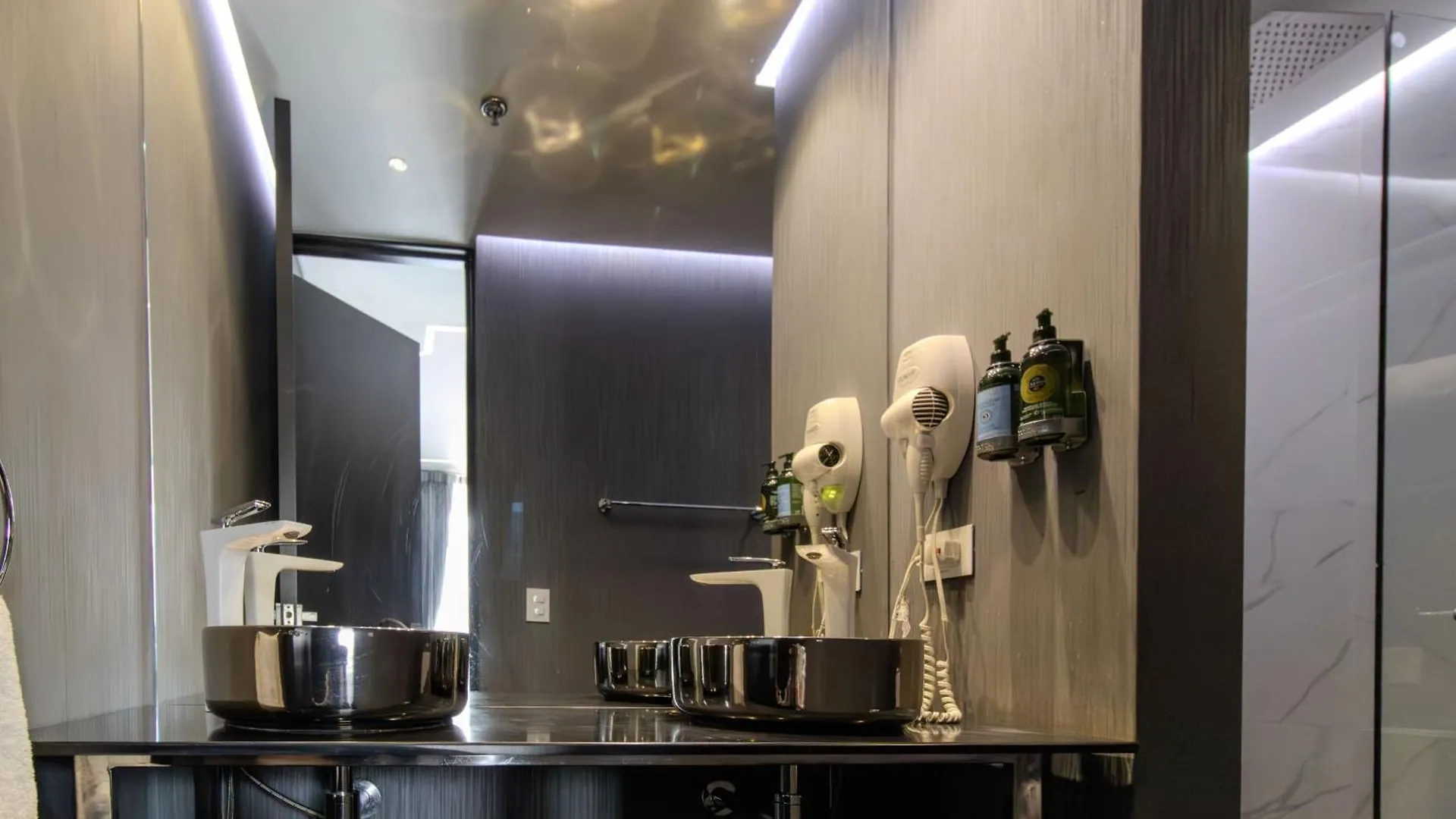 Haven A Design Hotel Medellín 4*,