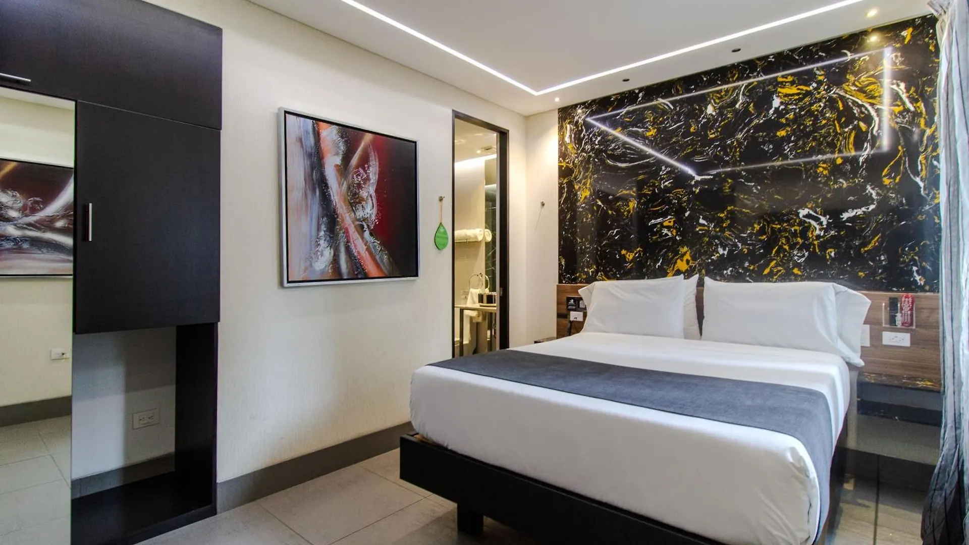 Haven A Design Hotel Medellín 4*,