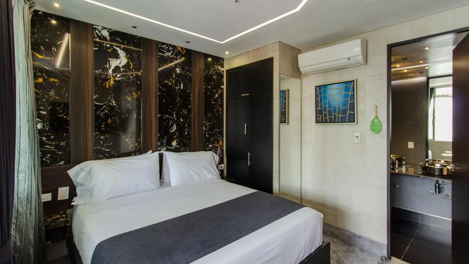 Haven A Design Hotel Medellín 4*,