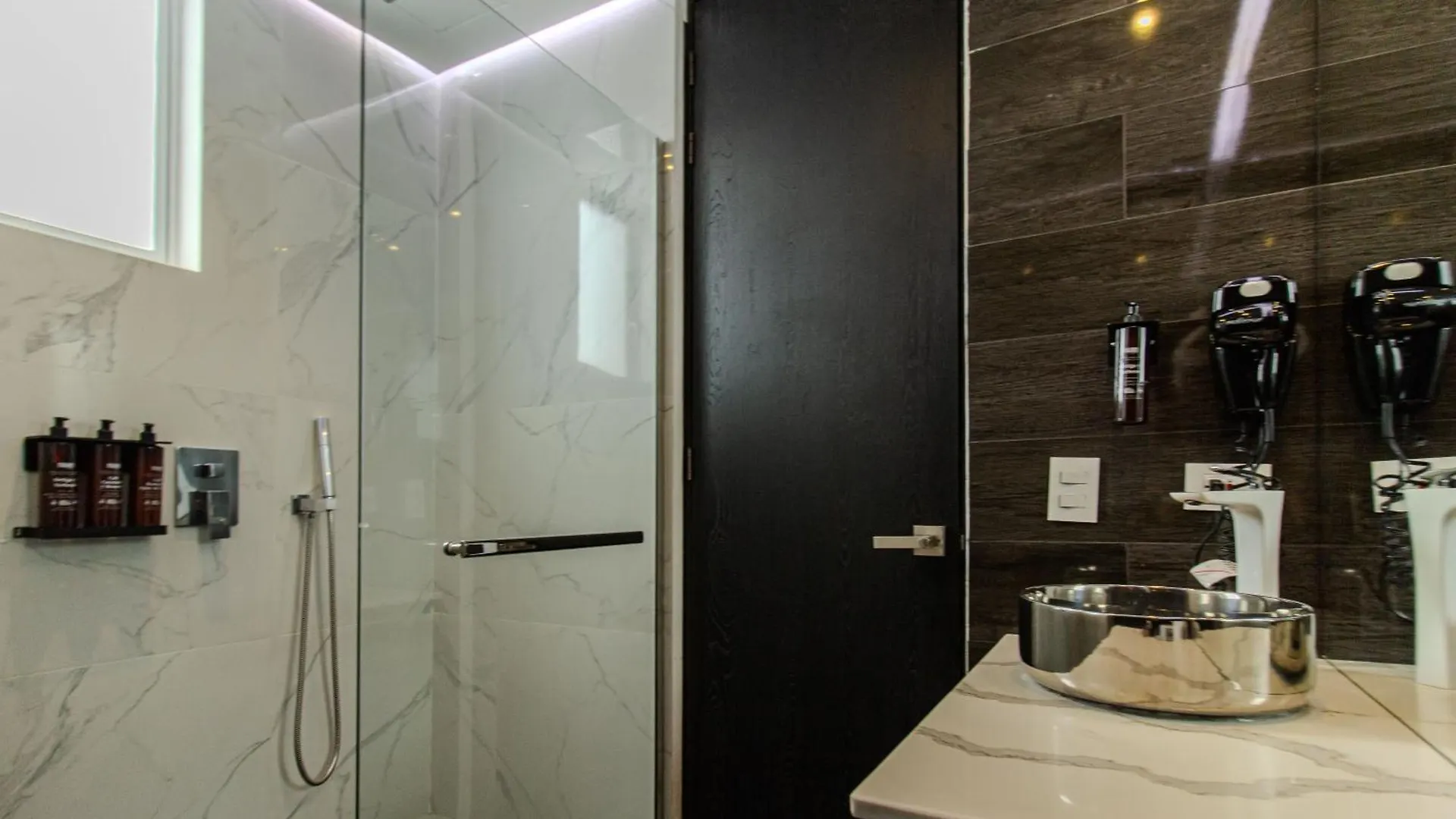 Haven A Design Hotel Medellín 4*,